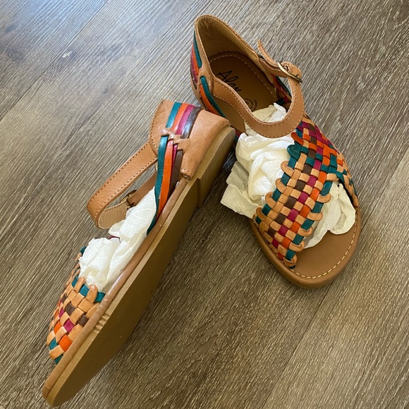 Adorable - Picture 4 of 4